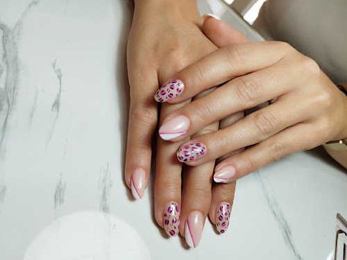 NAIL STUDIO