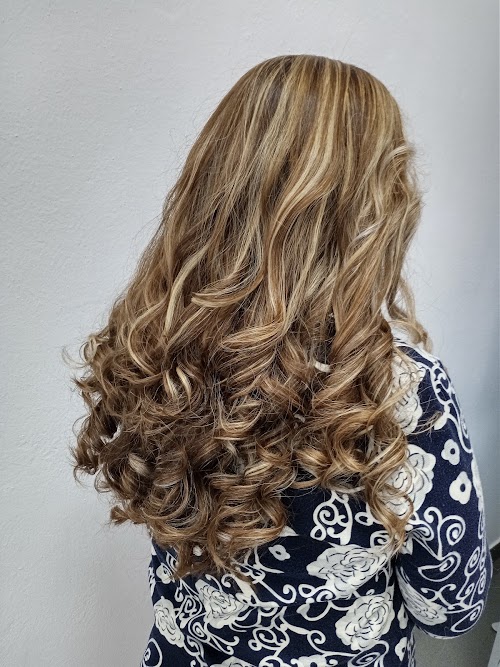 Mario & Eli Peluquería Y Estética