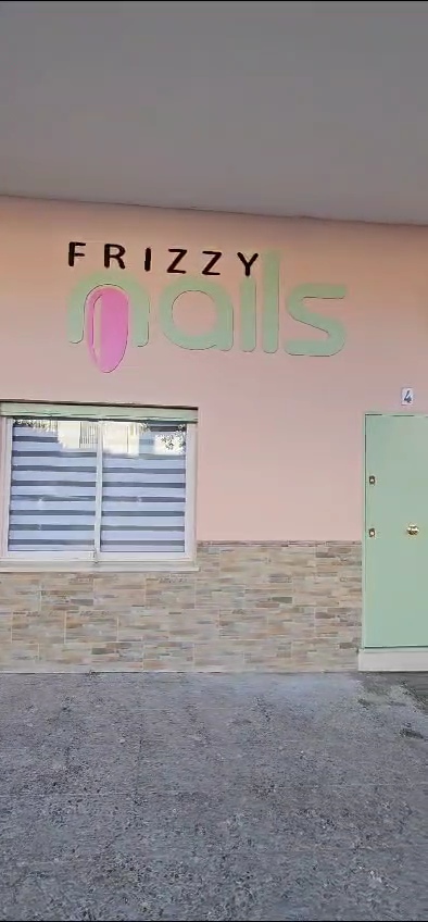 FRIZZY NAILS